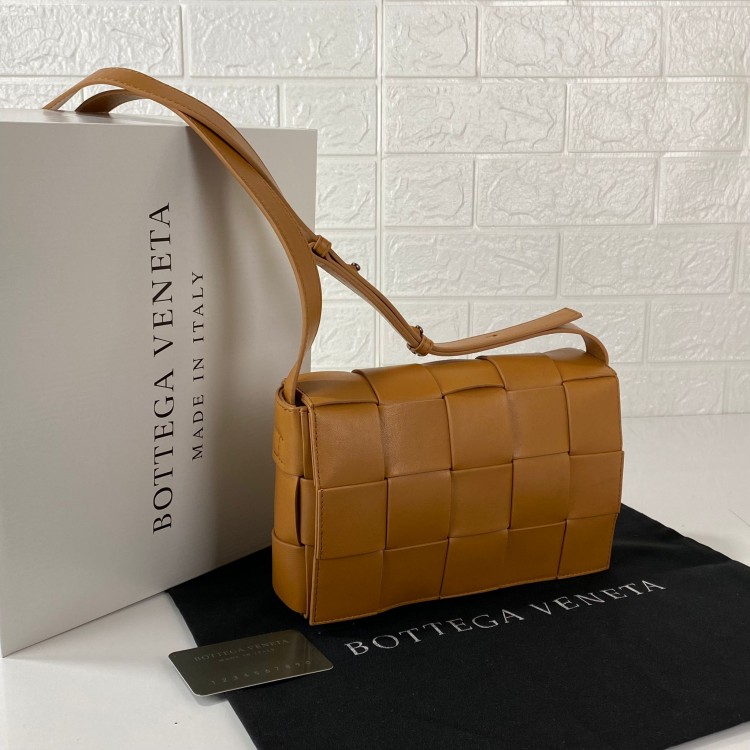 BOTTEGA VENETA CASSETE TABA